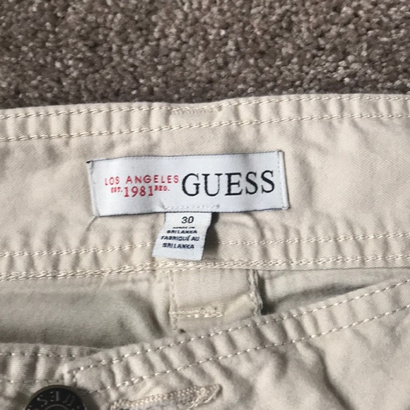 Ladies Guess Cargo Style Capris - Picture 2 of 3